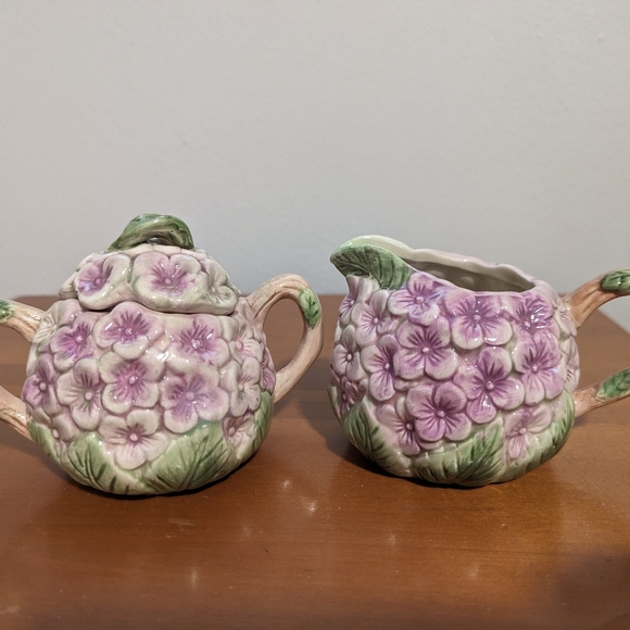 Purple Hydrangea Creamer and Sugar Bowl with lid - Picture 1 of 7